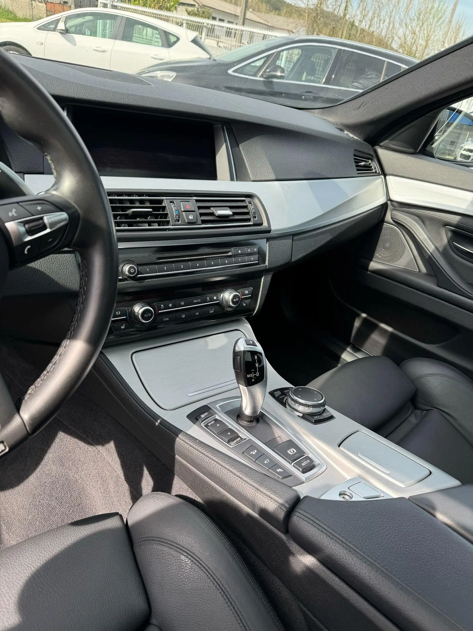 BMW 520 d xDrive Pack M Auto 11