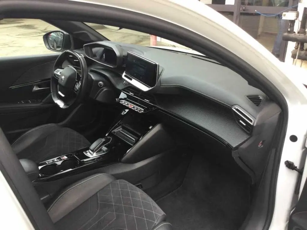 Peugeot e-208 GT-Line 9