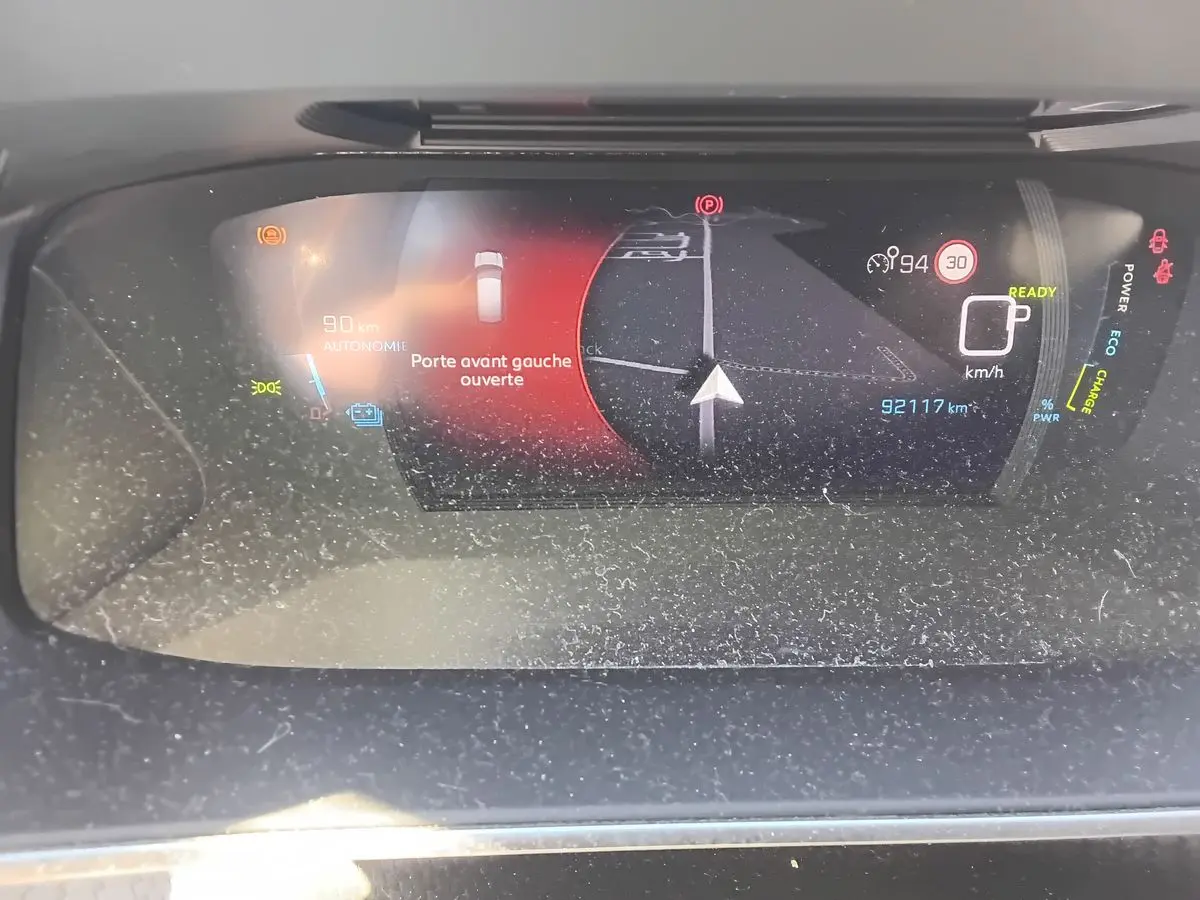 Peugeot e-208 Allure Business 7