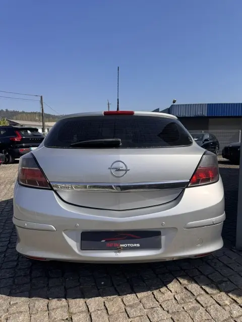 Opel Astra GTC 1.3 CDTI 4