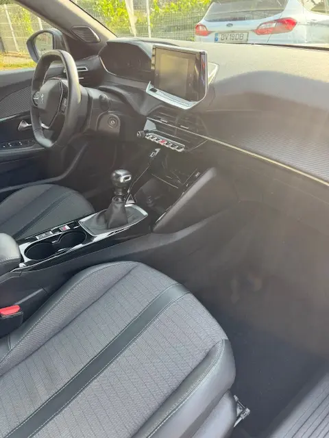 Peugeot 2008 PureTech 100 Allure 5