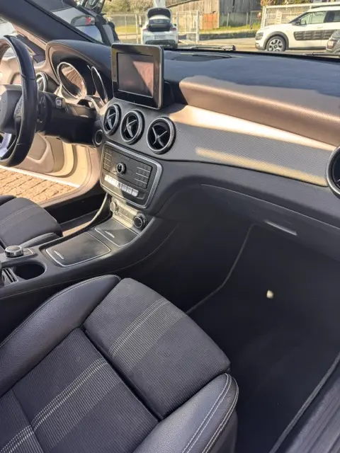 Mercedes-Benz CLA 200 7G-DCT UrbanStyle Edition 9