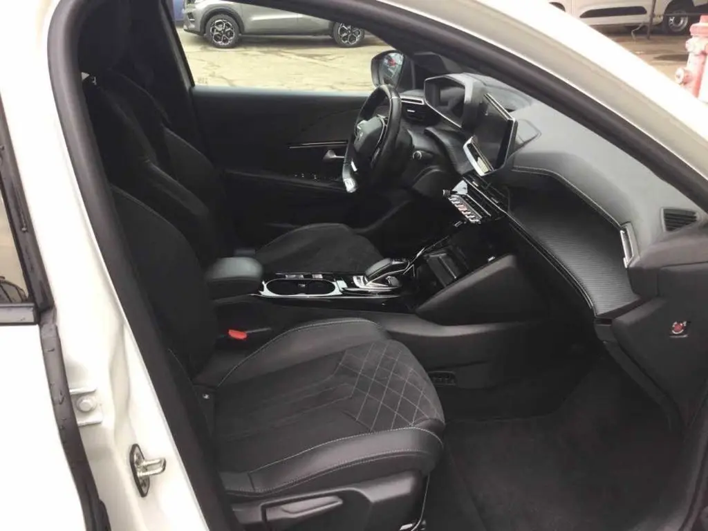 Peugeot e-208 GT-Line 6
