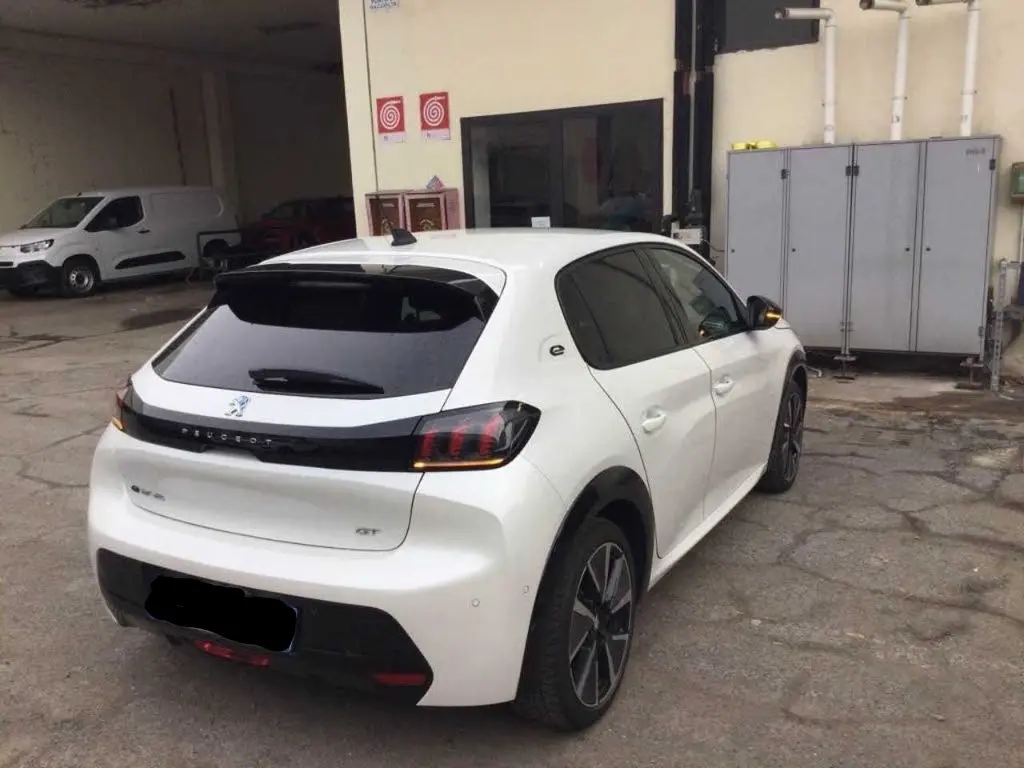 Peugeot e-208 GT-Line 3