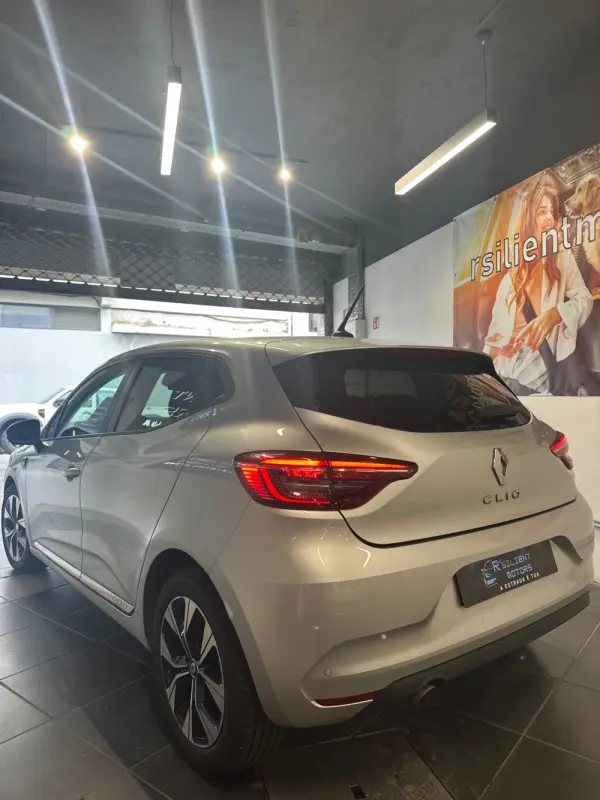 Renault Clio 1.0 TCe Limited Bi-Fuel 8