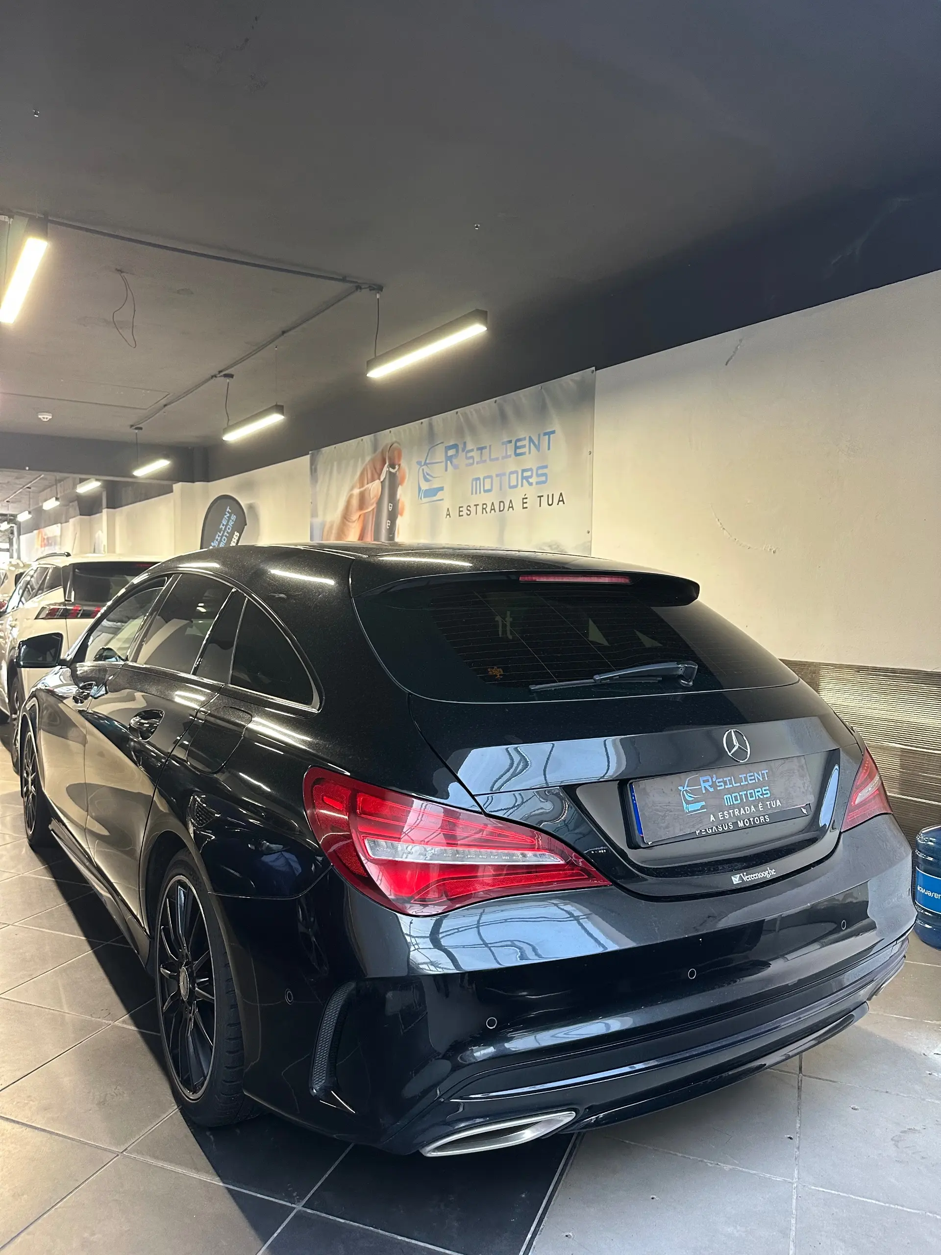 Mercedes-Benz CLA 180 d Shooting Brake AMG Line Aut. 5