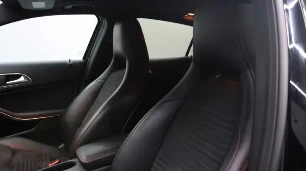 Mercedes-Benz GLA 220 d 4Matic 7G-DCT AMG Line 21