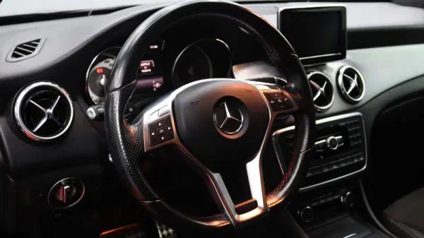 Mercedes-Benz GLA 220 d 4Matic 7G-DCT AMG Line 15