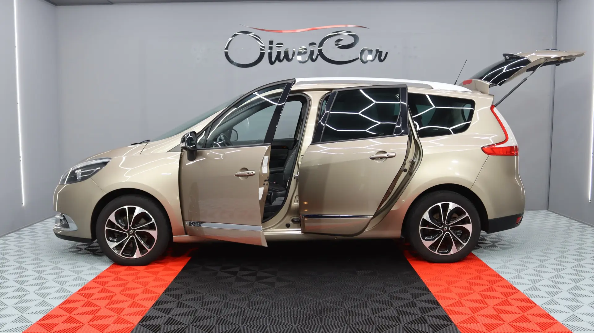 Renault Grand Scénic 1.5 dCi Bose Edition 7L 9