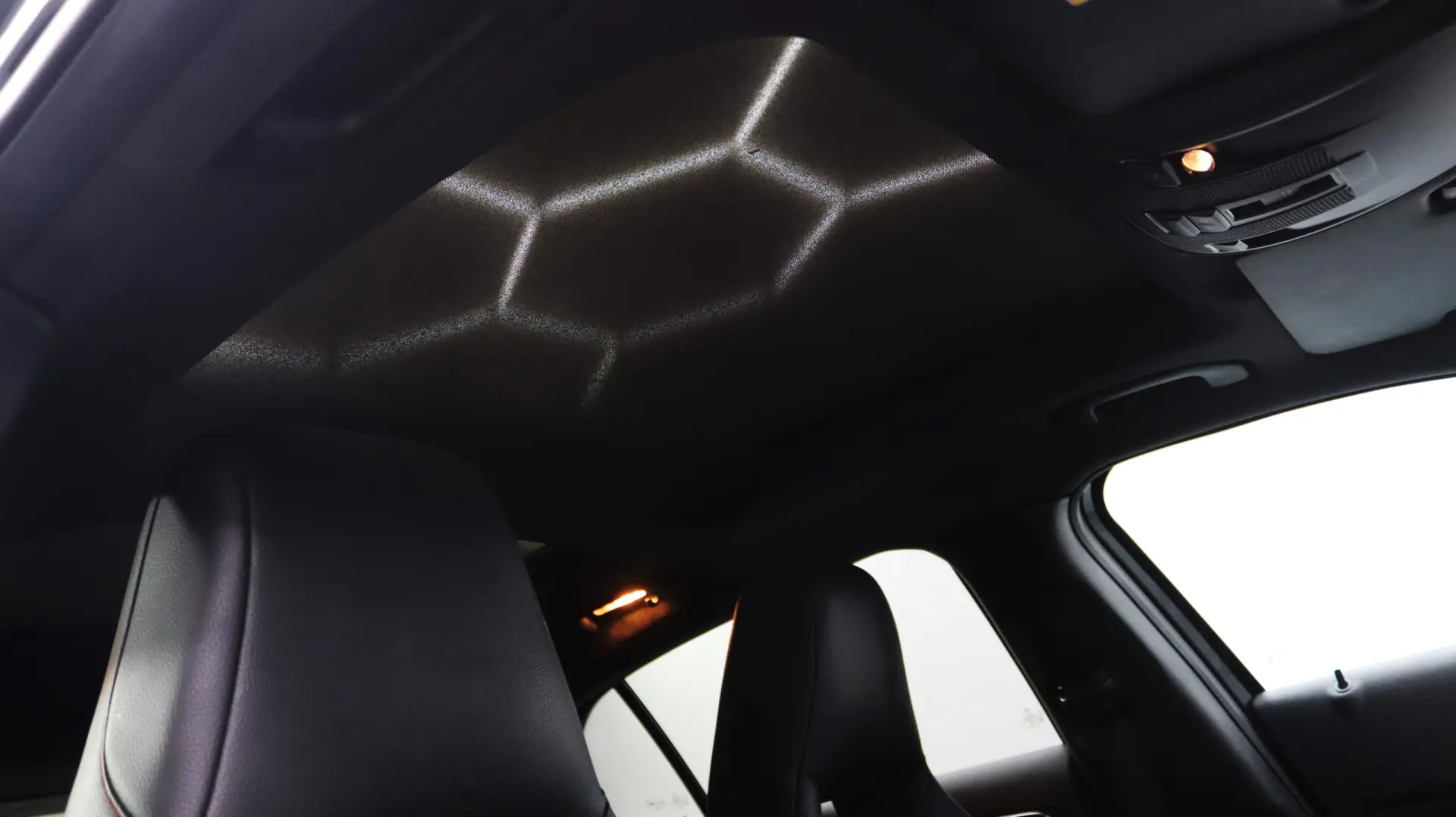 Mercedes-Benz GLA 220 d 4Matic 7G-DCT AMG Line 27