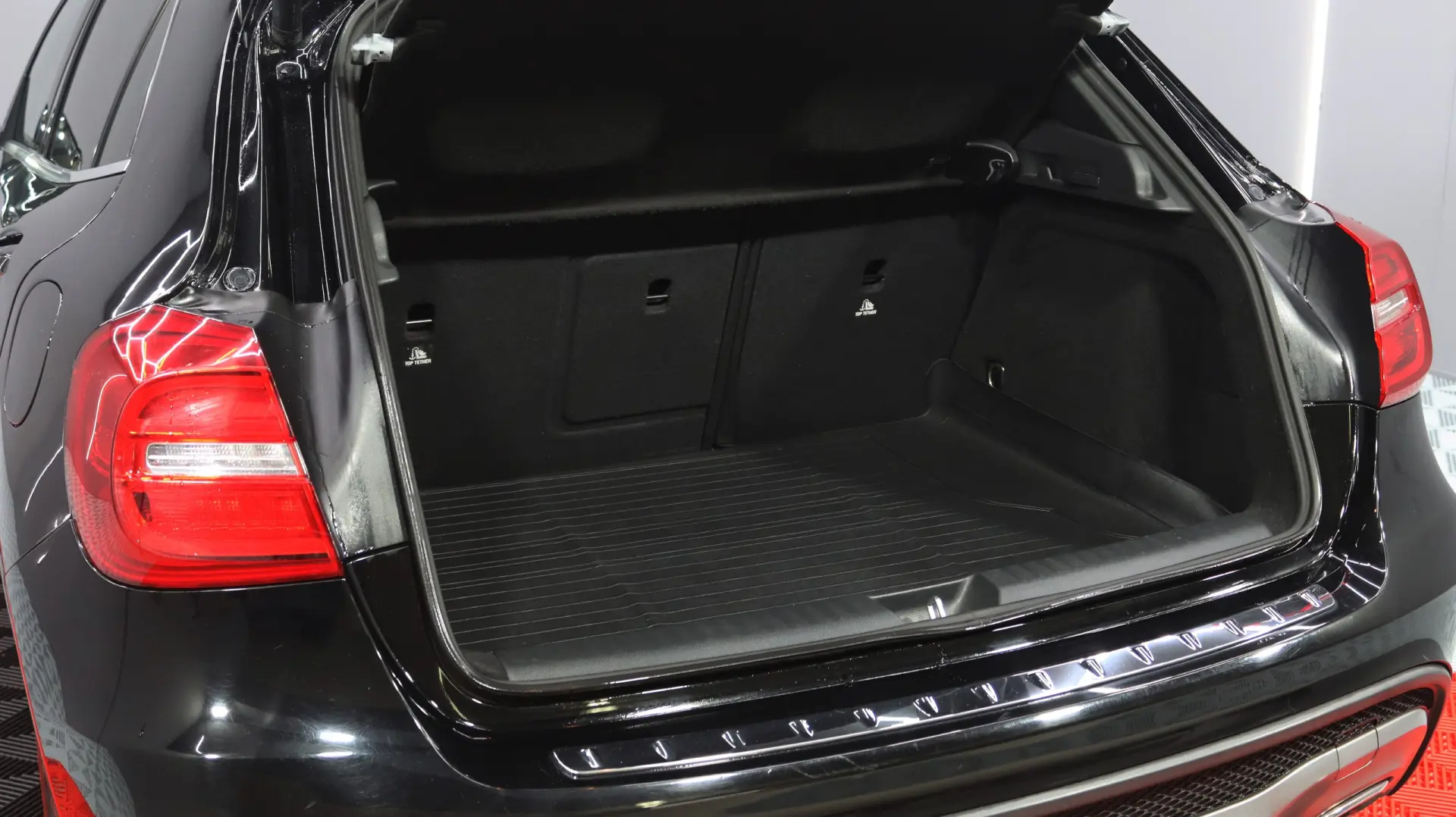 Mercedes-Benz GLA 220 d 4Matic 7G-DCT AMG Line 9