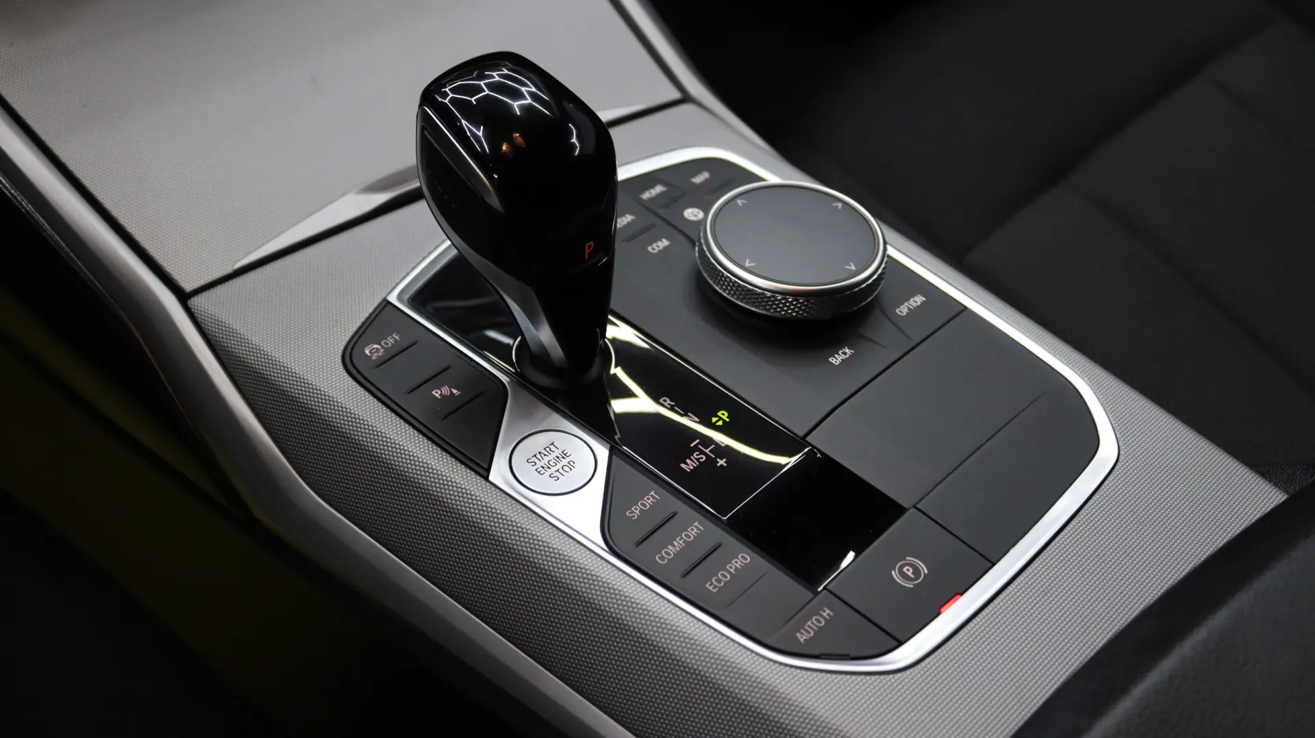 BMW 318 d Auto 13