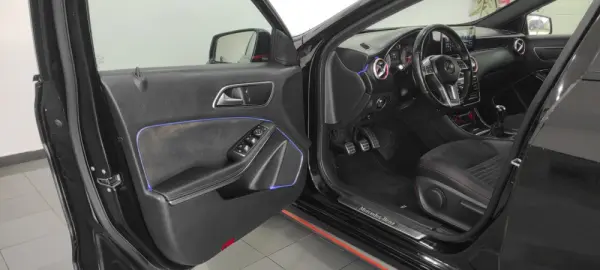 Mercedes-Benz A 180 CDi BE AMG Line 16