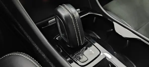 Volvo XC 40 2.0 D3 R-Design Geartronic 32