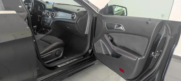 Mercedes-Benz CLA 180 d Shooting Brake AMG Line 22