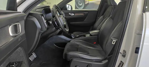 Volvo XC 40 2.0 D3 R-Design Geartronic 16