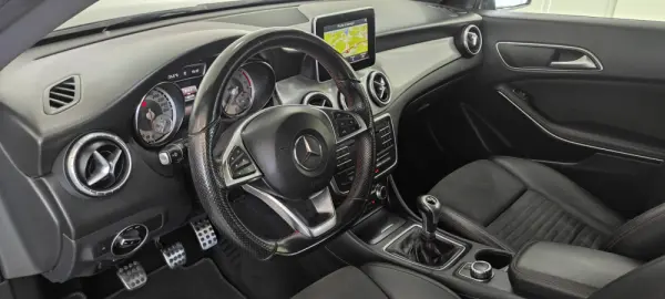 Mercedes-Benz CLA 180 d Shooting Brake AMG Line 5