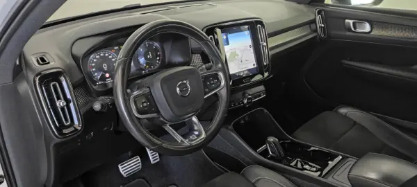 Volvo XC 40 2.0 D3 R-Design Geartronic 17