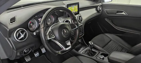 Mercedes-Benz CLA 180 d Shooting Brake AMG Line 17