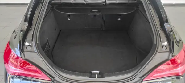 Mercedes-Benz CLA 180 d Shooting Brake AMG Line 20