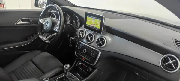 Mercedes-Benz CLA 180 d Shooting Brake AMG Line 7