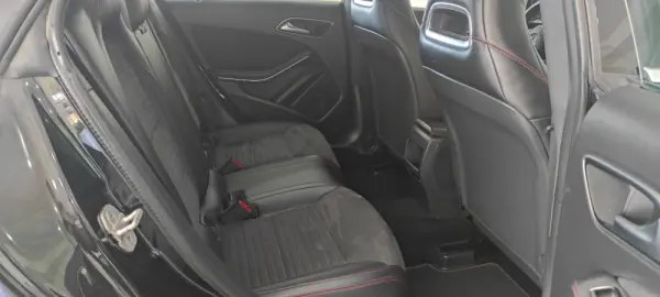 Mercedes-Benz CLA 180 d Shooting Brake AMG Line 21
