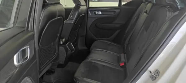 Volvo XC 40 2.0 D3 R-Design Geartronic 18