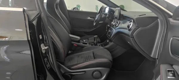 Mercedes-Benz CLA 180 d Shooting Brake AMG Line 23