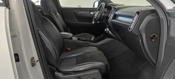 Volvo XC 40 2.0 D3 R-Design Geartronic 21