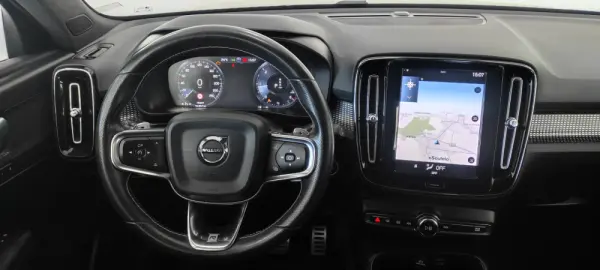 Volvo XC 40 2.0 D3 R-Design Geartronic 24