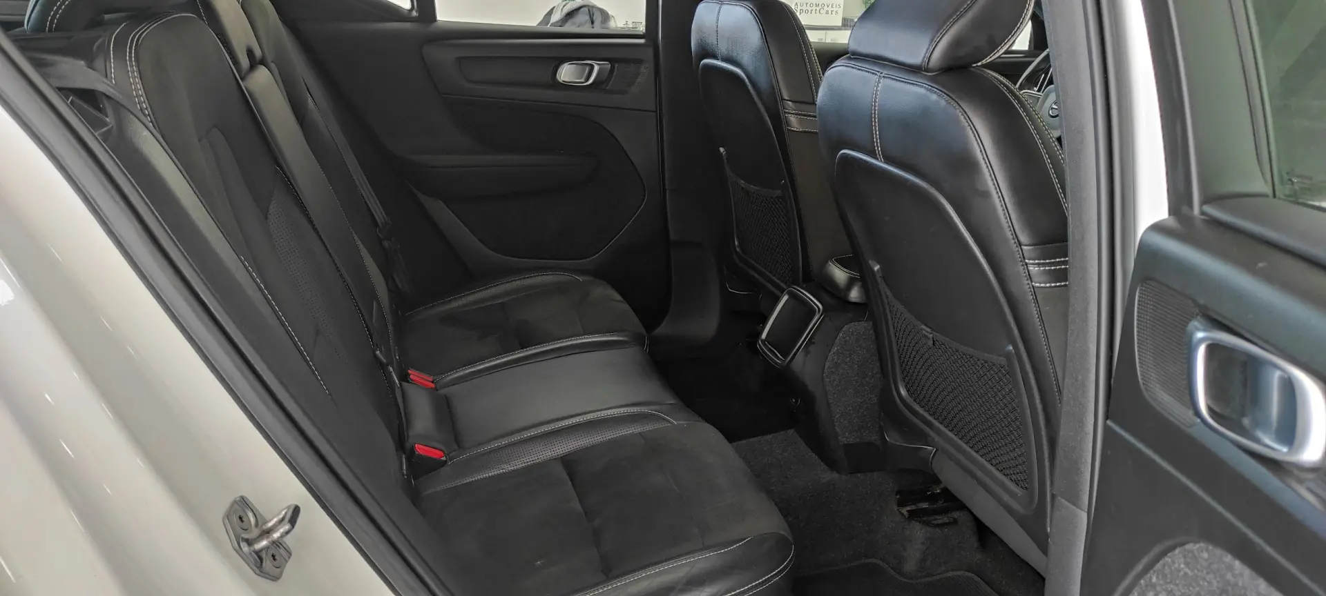 Volvo XC 40 2.0 D3 R-Design Geartronic 19