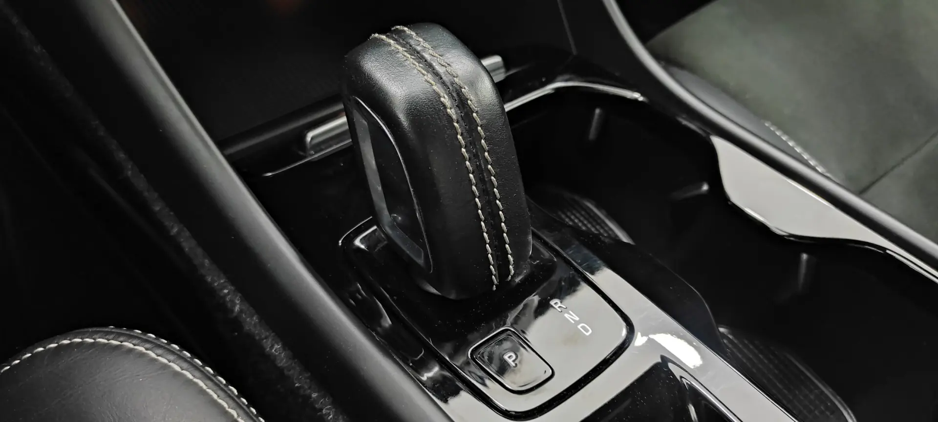 Volvo XC 40 2.0 D3 R-Design Geartronic 32