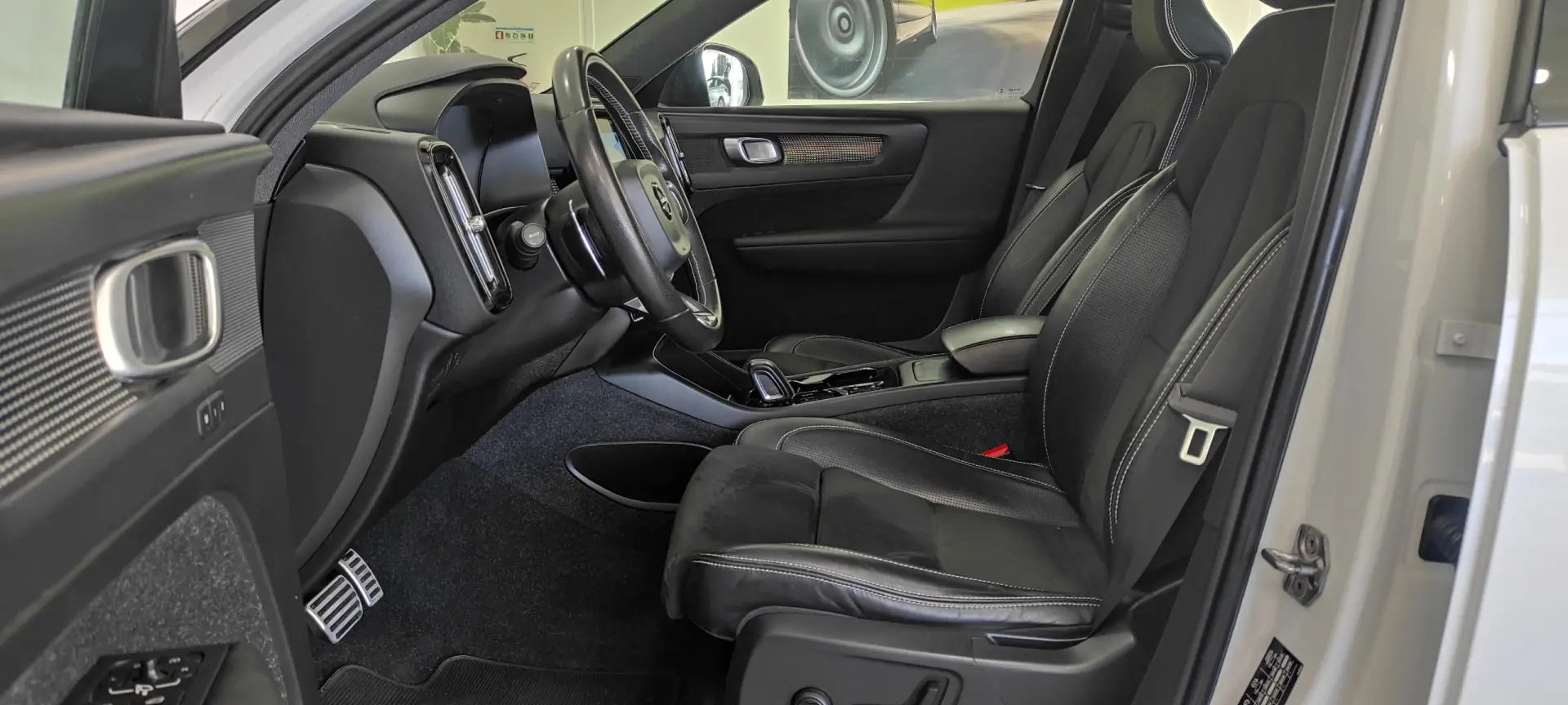 Volvo XC 40 2.0 D3 R-Design Geartronic 16