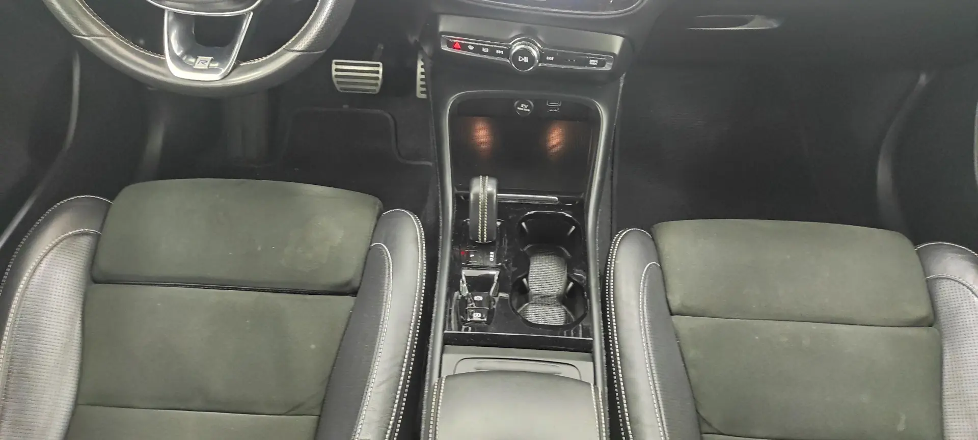 Volvo XC 40 2.0 D3 R-Design Geartronic 34