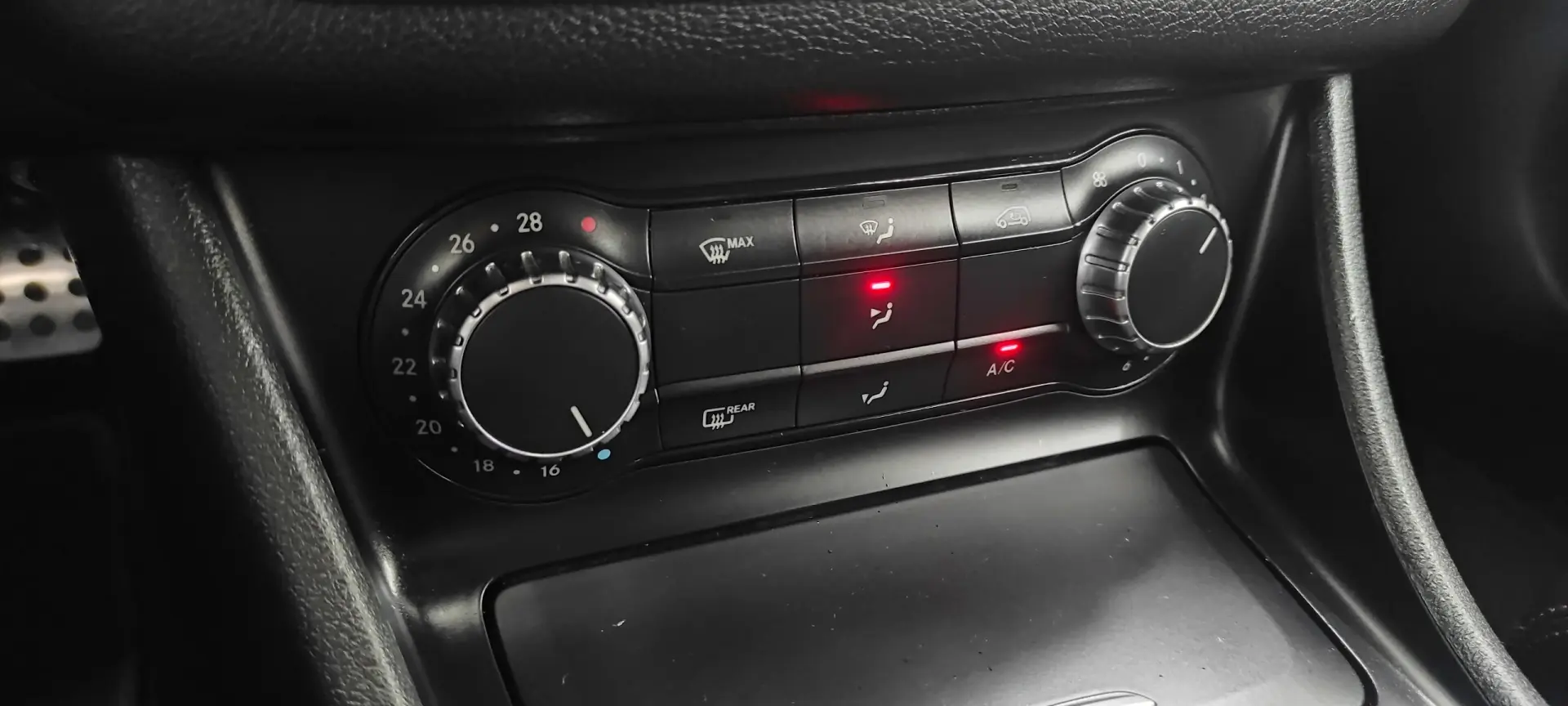 Mercedes-Benz CLA 180 d Shooting Brake AMG Line 34