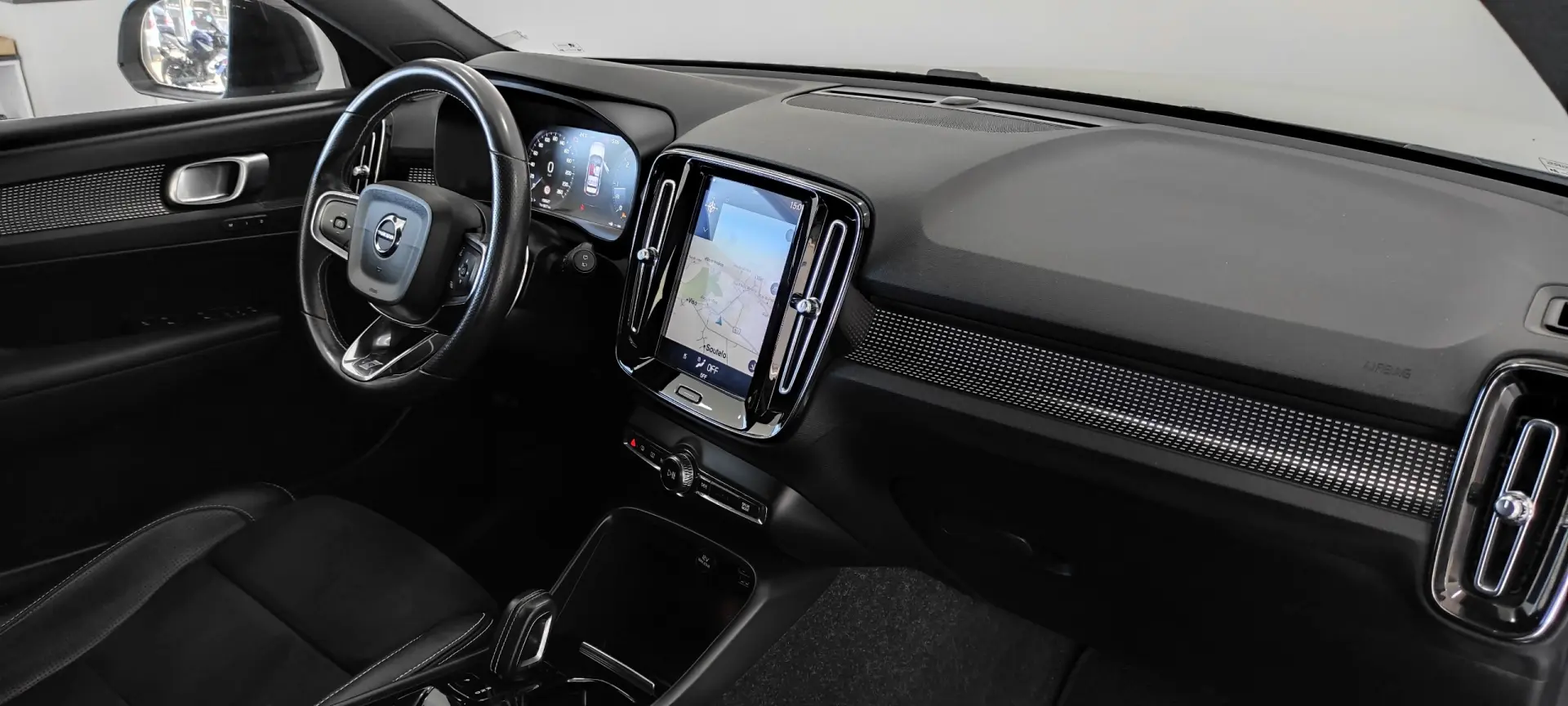 Volvo XC 40 2.0 D3 R-Design Geartronic 22