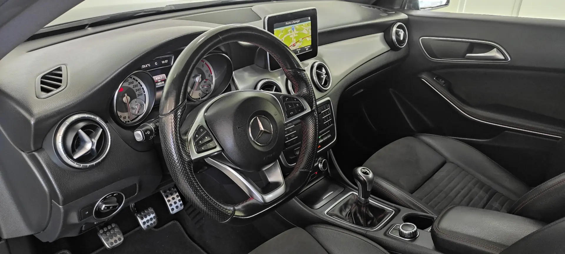 Mercedes-Benz CLA 180 d Shooting Brake AMG Line 17