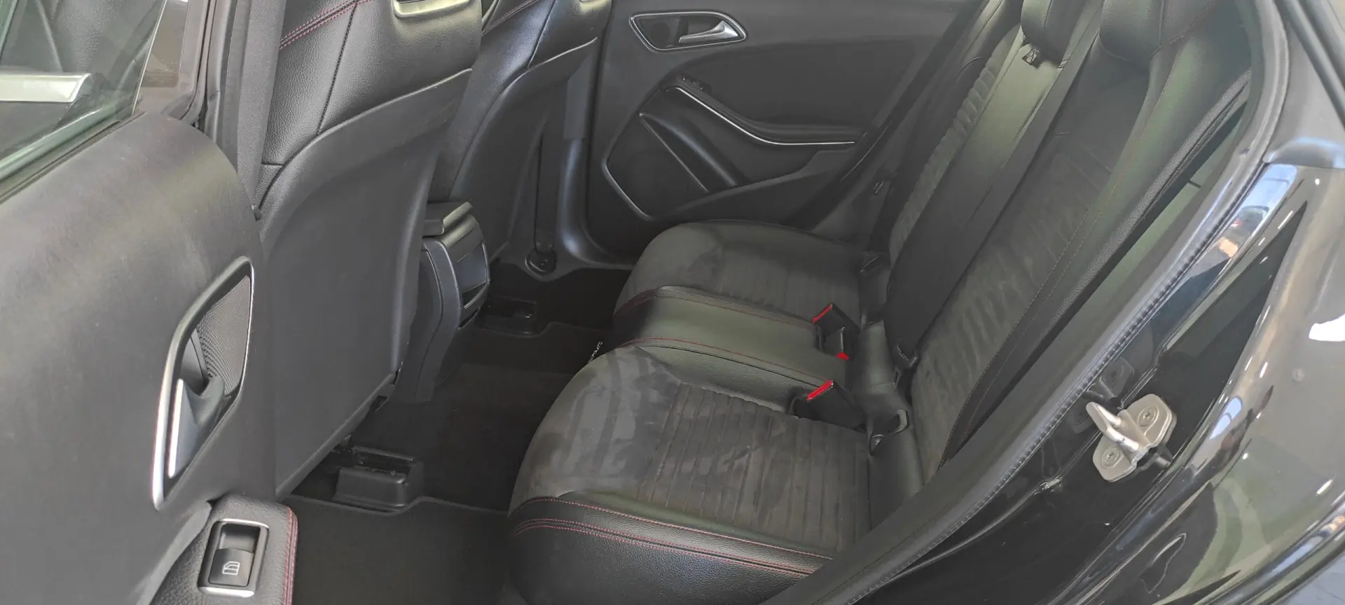 Mercedes-Benz CLA 180 d Shooting Brake AMG Line 6