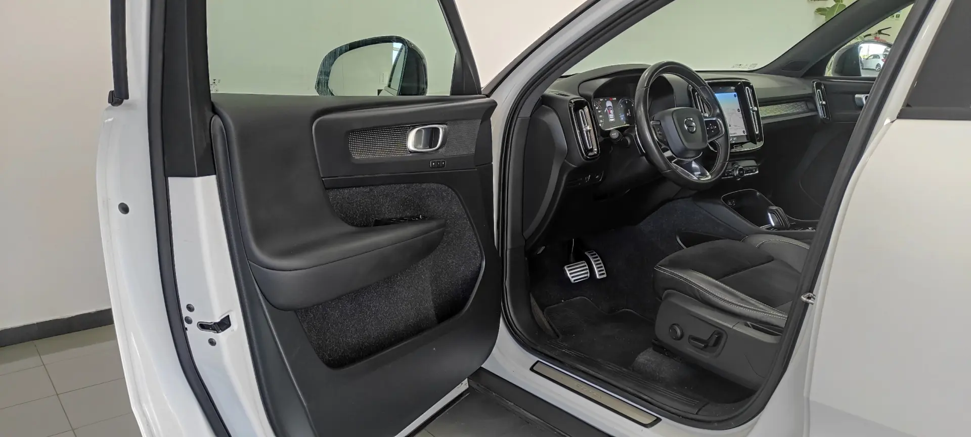 Volvo XC 40 2.0 D3 R-Design Geartronic 15