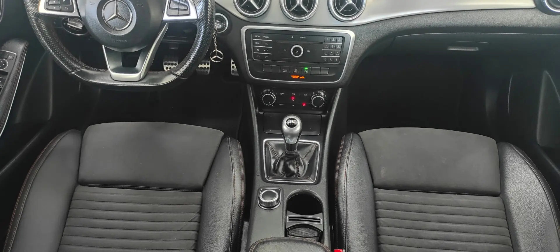 Mercedes-Benz CLA 180 d Shooting Brake AMG Line 36