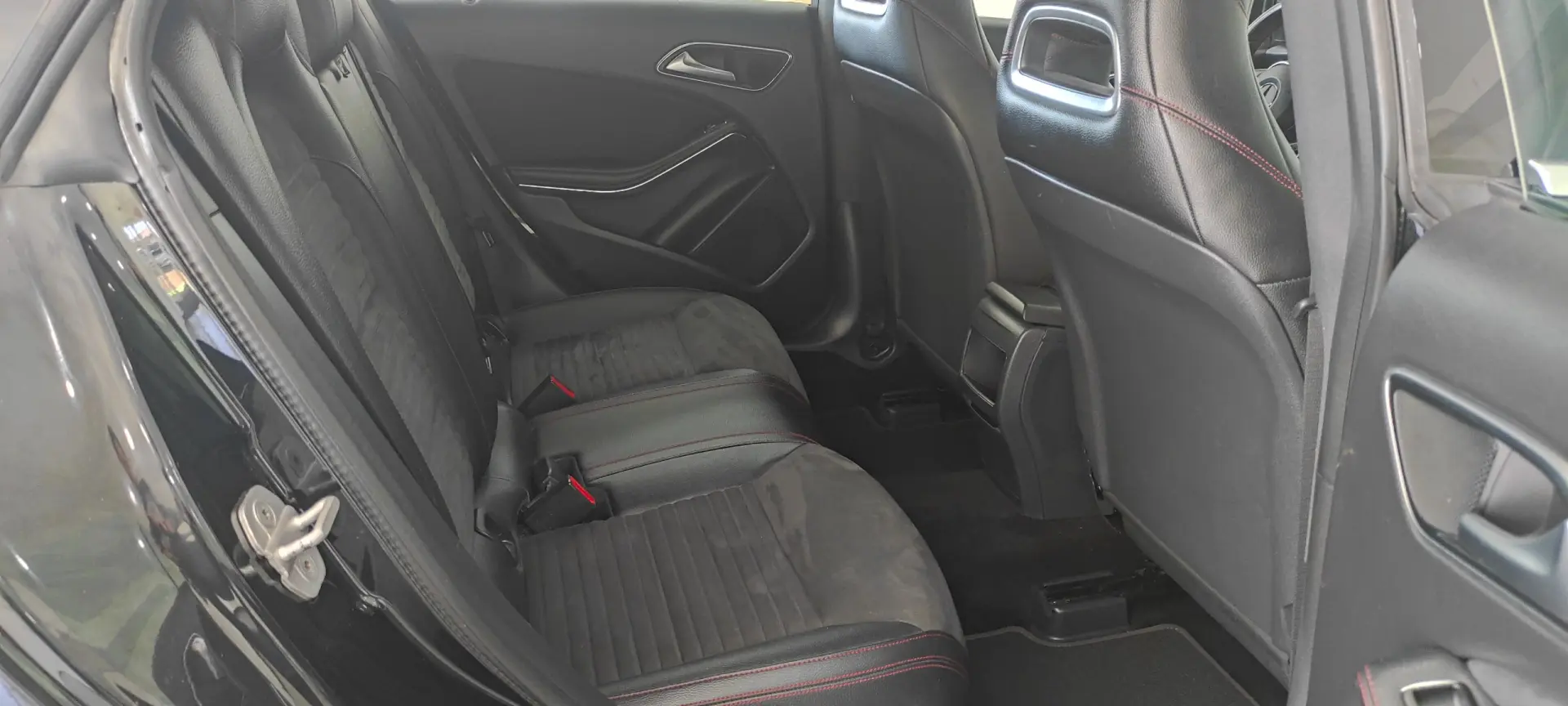 Mercedes-Benz CLA 180 d Shooting Brake AMG Line 21