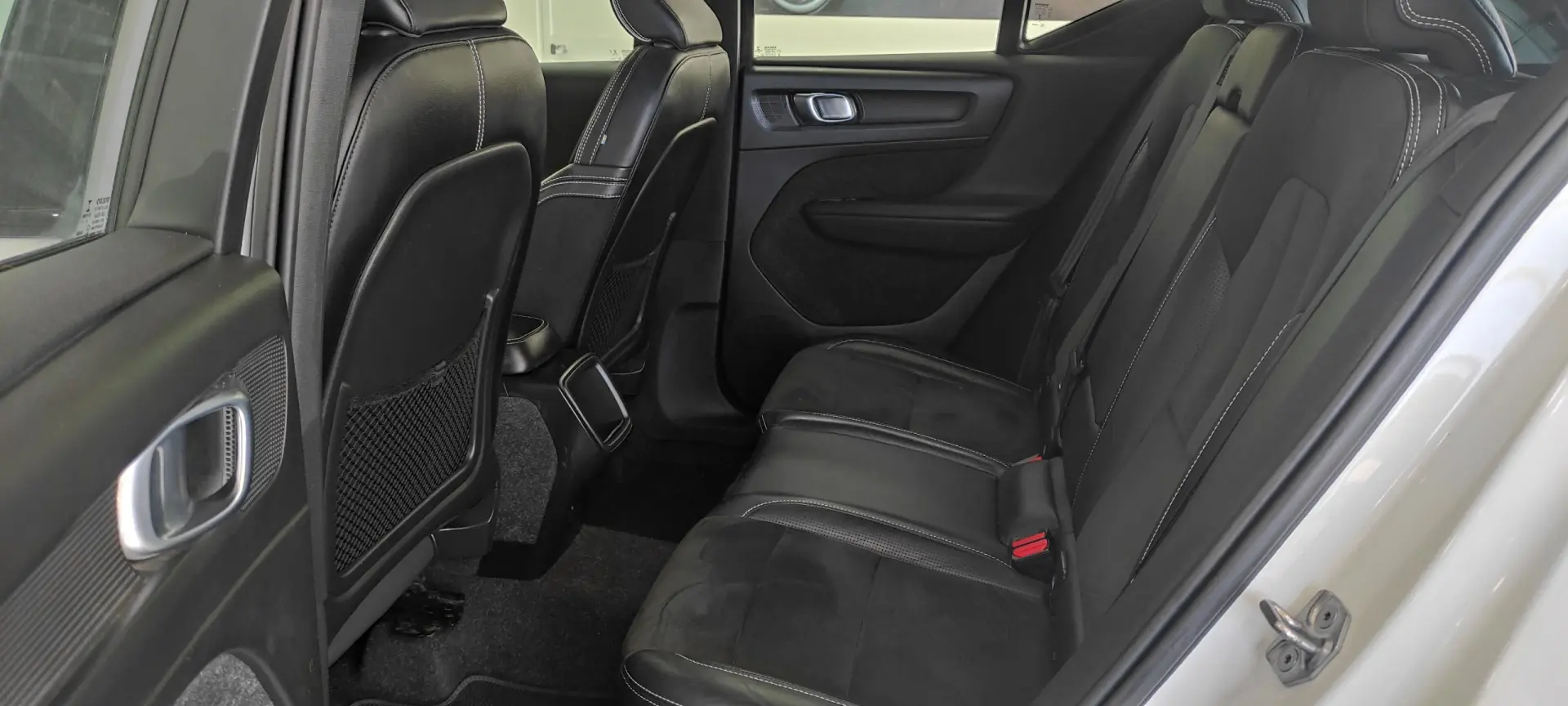 Volvo XC 40 2.0 D3 R-Design Geartronic 18