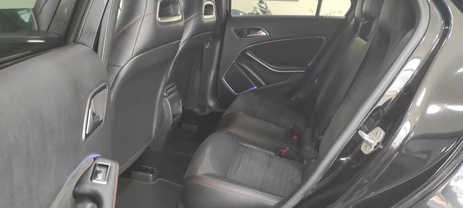 Mercedes-Benz A 180 CDi BE AMG Line 6