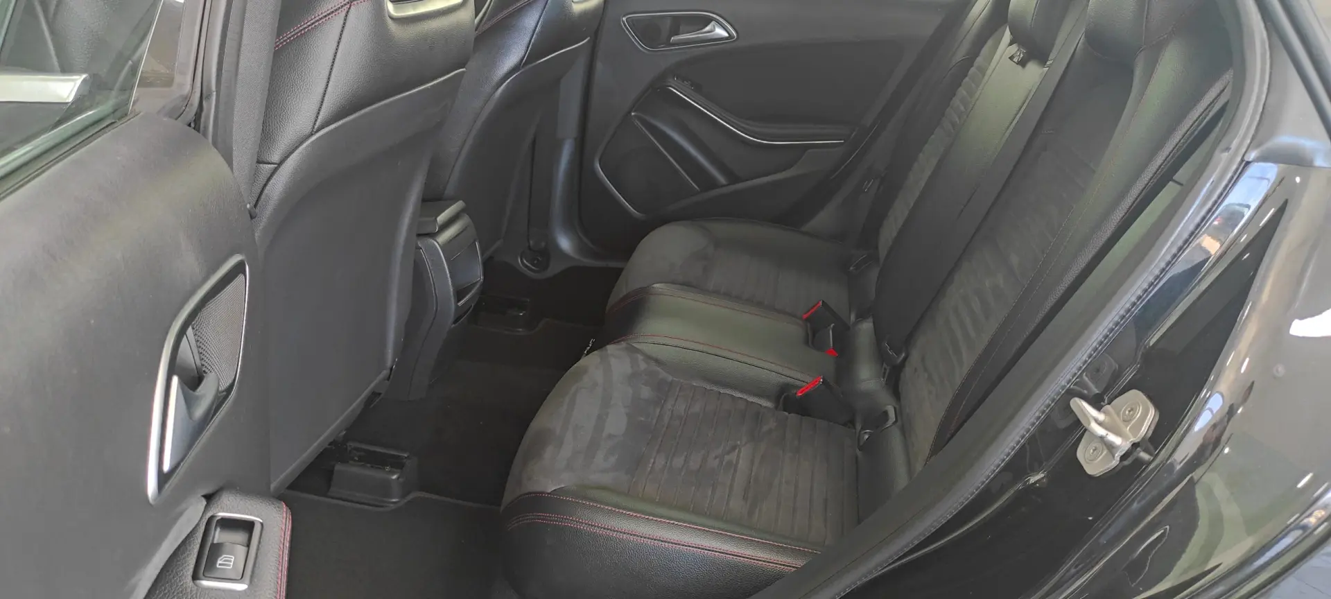 Mercedes-Benz CLA 180 d Shooting Brake AMG Line 18