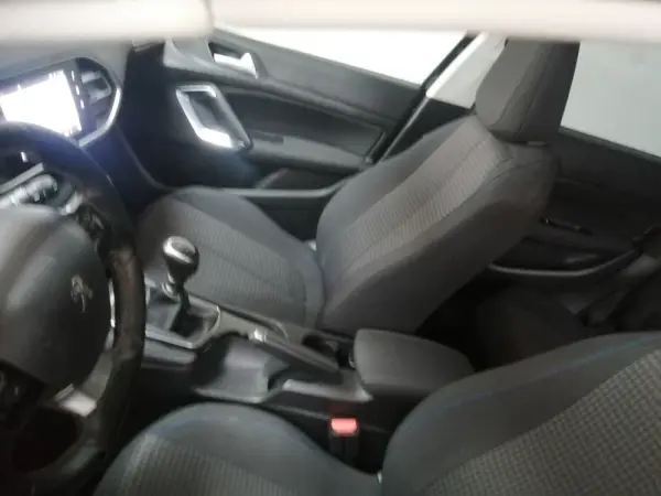 Peugeot 308 1.5 BlueHDi Style 8