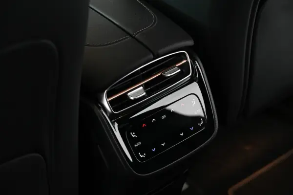 Mercedes-Benz EQE SUV 350+ 28