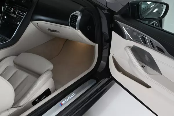 BMW M850i xDrive 27