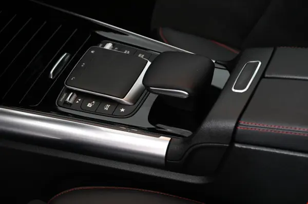 Mercedes-Benz GLA 200 AMG Line 23