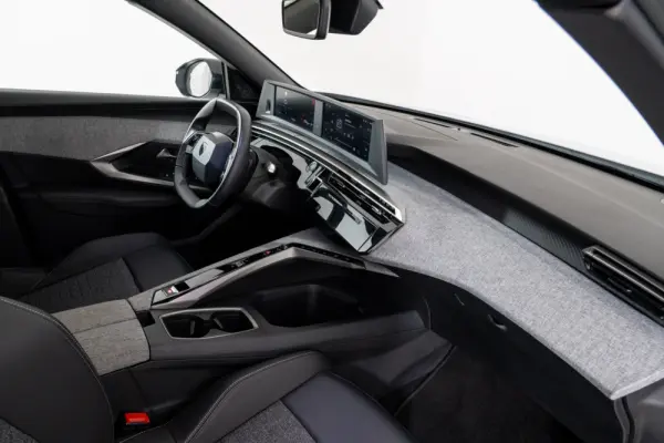 Peugeot 3008 1.2 Hybrid Allure Pack e-DCS6 32