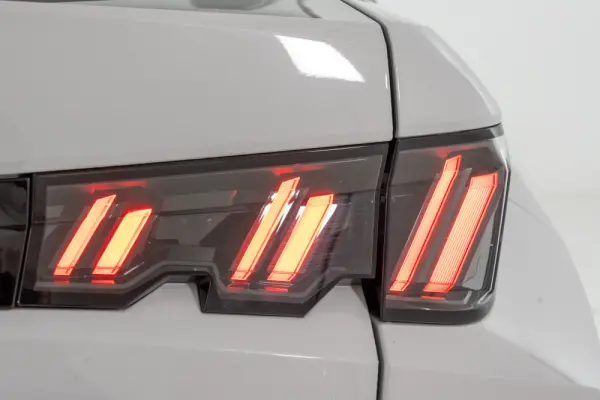 Peugeot 3008 1.2 Hybrid Allure Pack e-DCS6 12